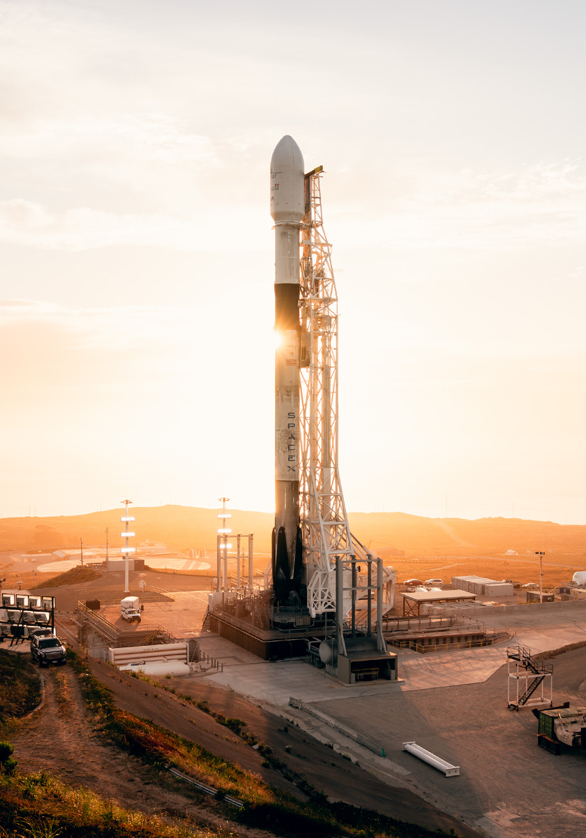 SpaceX Falcon 9 ロケットモデル F9_DM2_LAUNCH_800x1200_Mobile.jpg